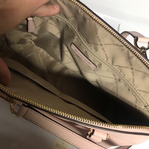 New Michael Kors satchel purse - Picture 2 of 3